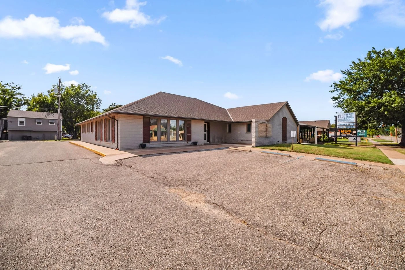 Photo 1 of 515 N Summit St, Arkansas City, KS 67005