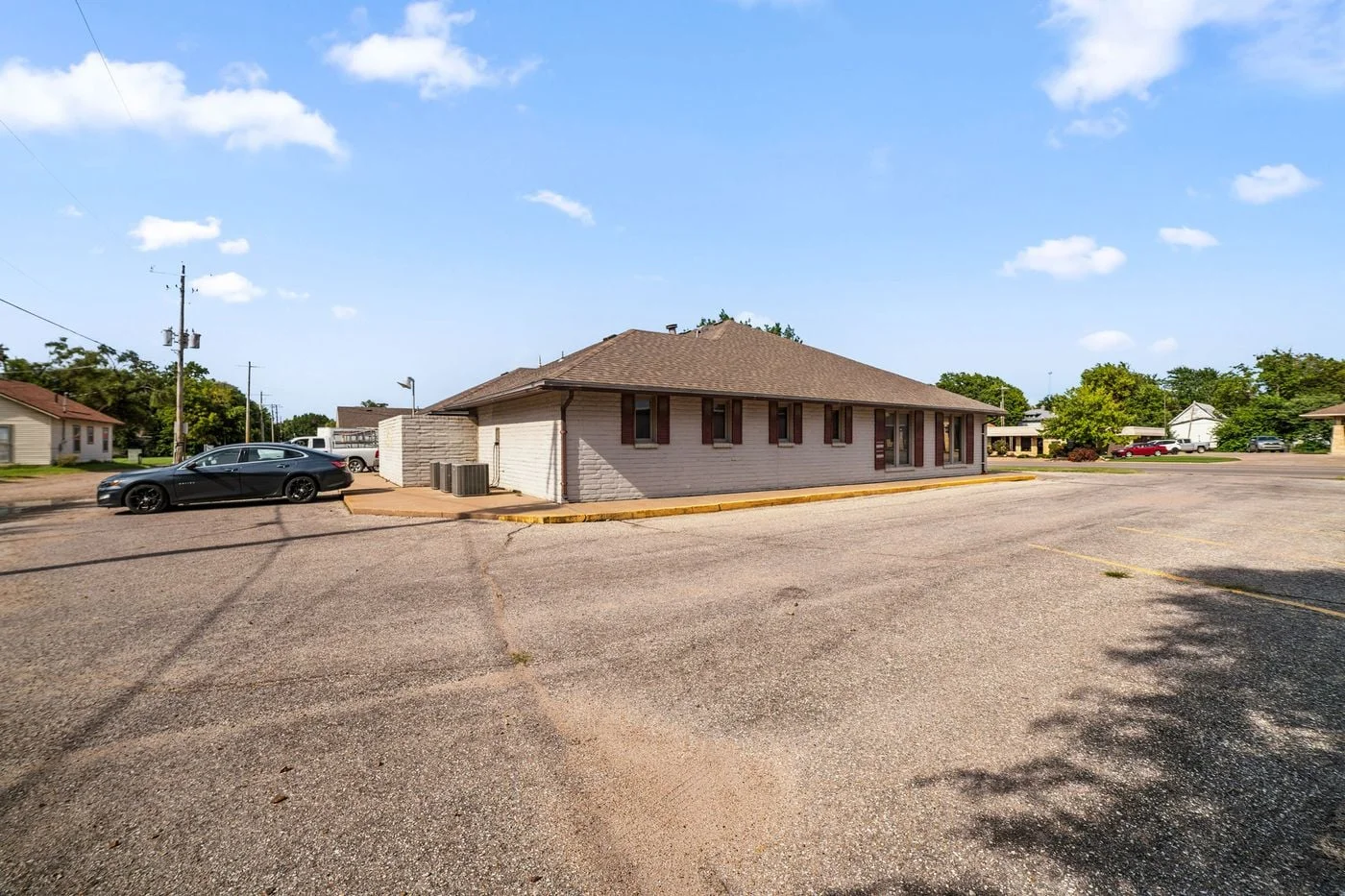 Photo 2 of 515 N Summit St, Arkansas City, KS 67005