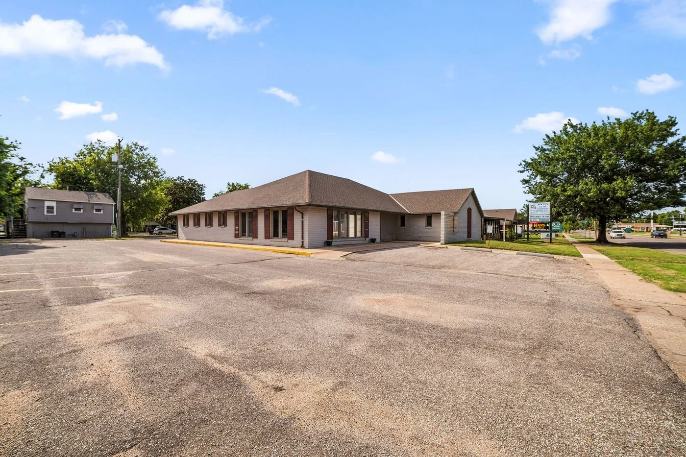 Photo 3 of 515 N Summit St, Arkansas City, KS 67005