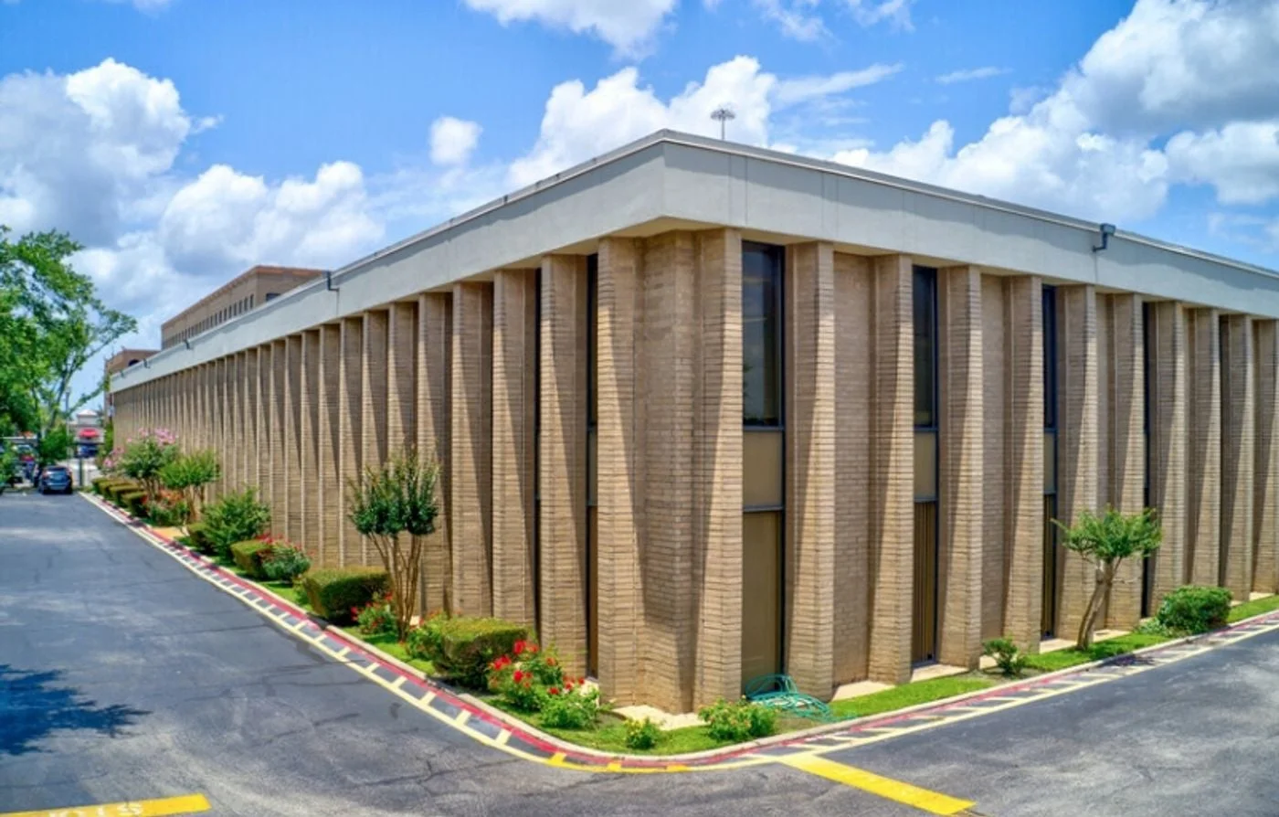 Photo 3 of 9219 Katy Fwy, Houston, TX 77024