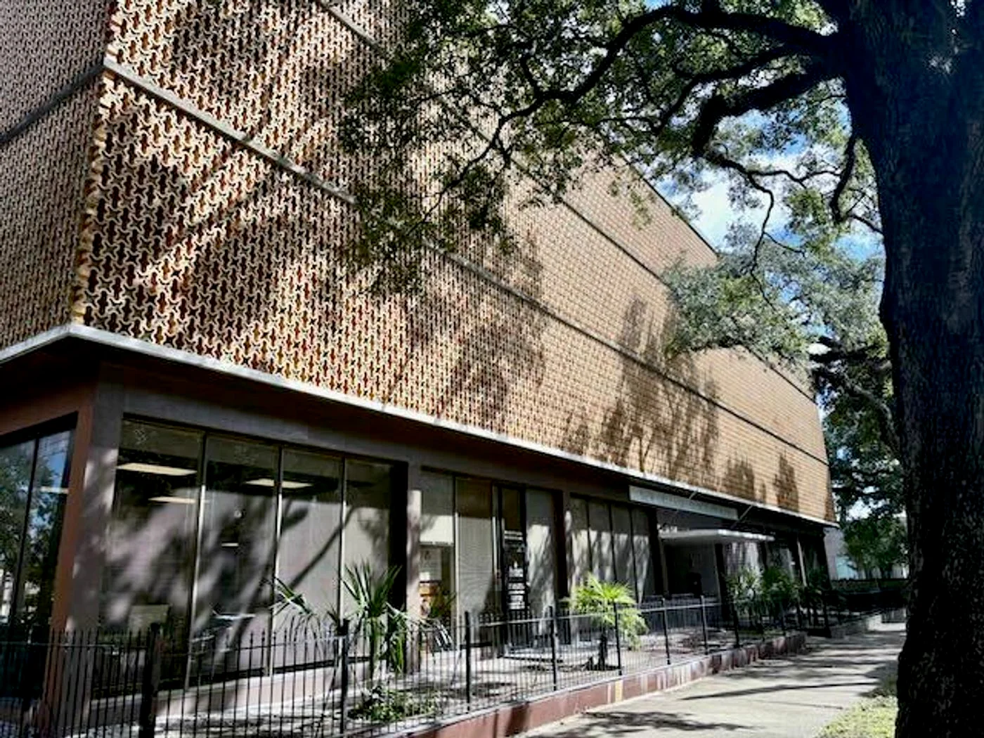 Photo 3 of 2475 Canal St, New Orleans, LA 70119