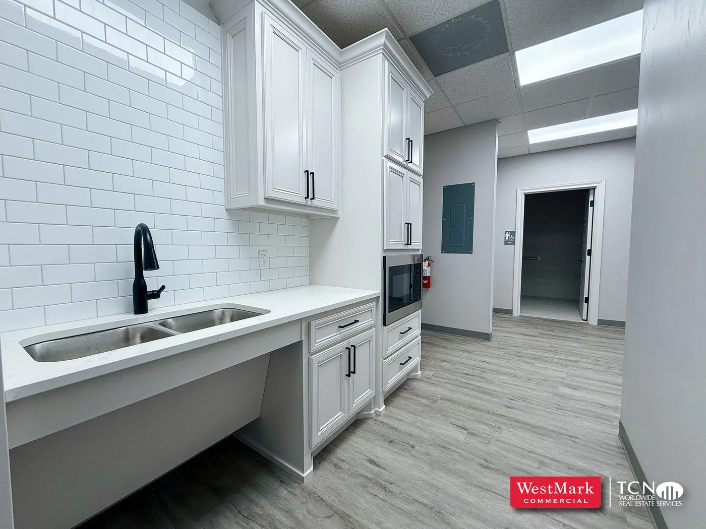 Photo 3 of 3331 70th Street, Lubbock, TX 79413