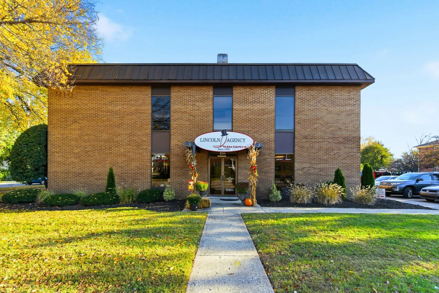 Photo 1 of 214 Breckenridge Ln, Louisville, KY 40207