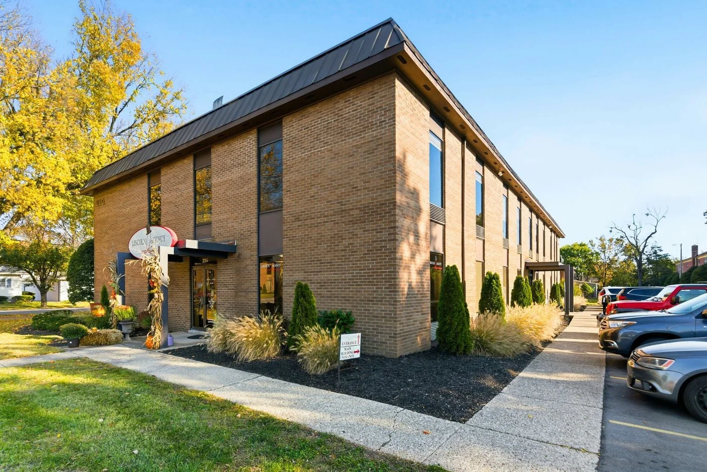 Photo 2 of 214 Breckenridge Ln, Louisville, KY 40207