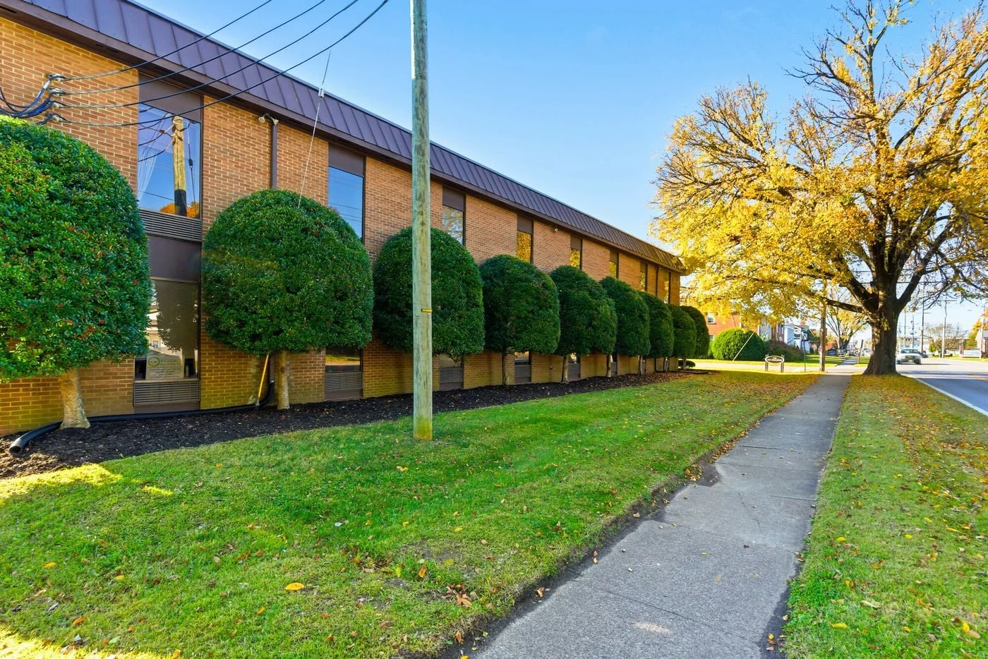 Photo 3 of 214 Breckenridge Ln, Louisville, KY 40207