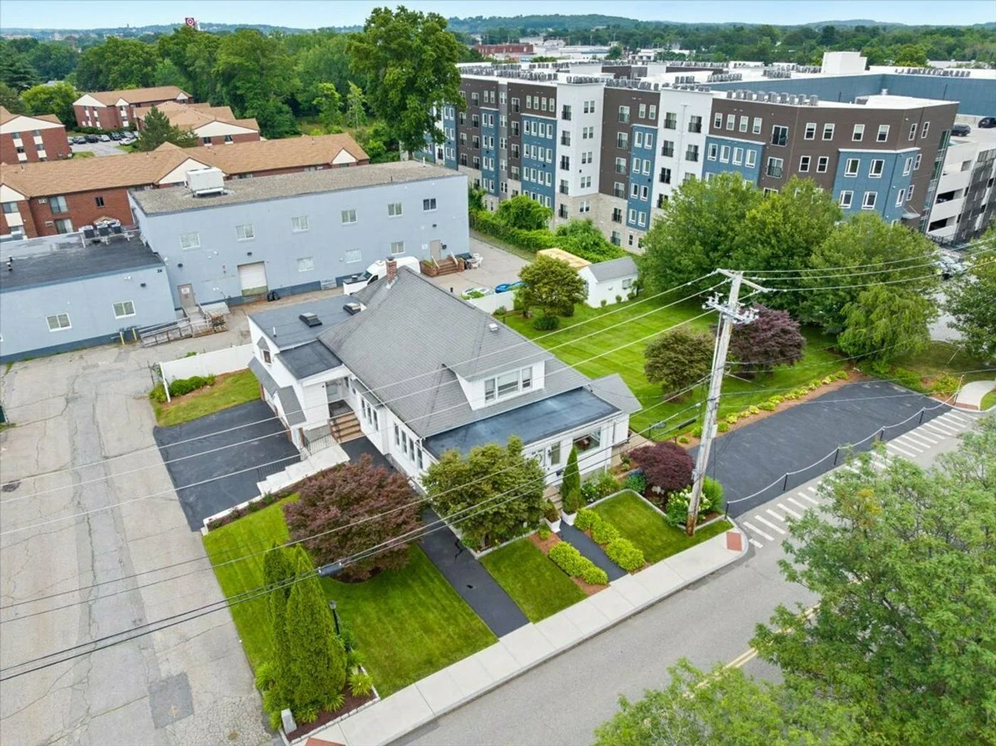 Photo 3 of 34 Wellman St, Lowell, MA 01851