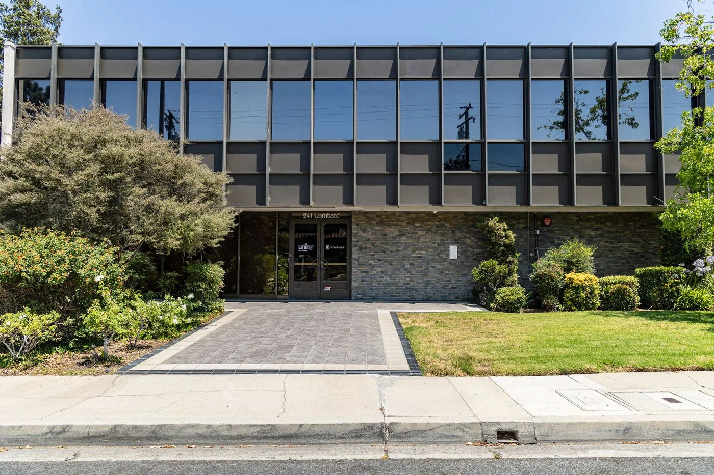 Photo 2 of 241 Lombard St, Thousand Oaks, CA 91360