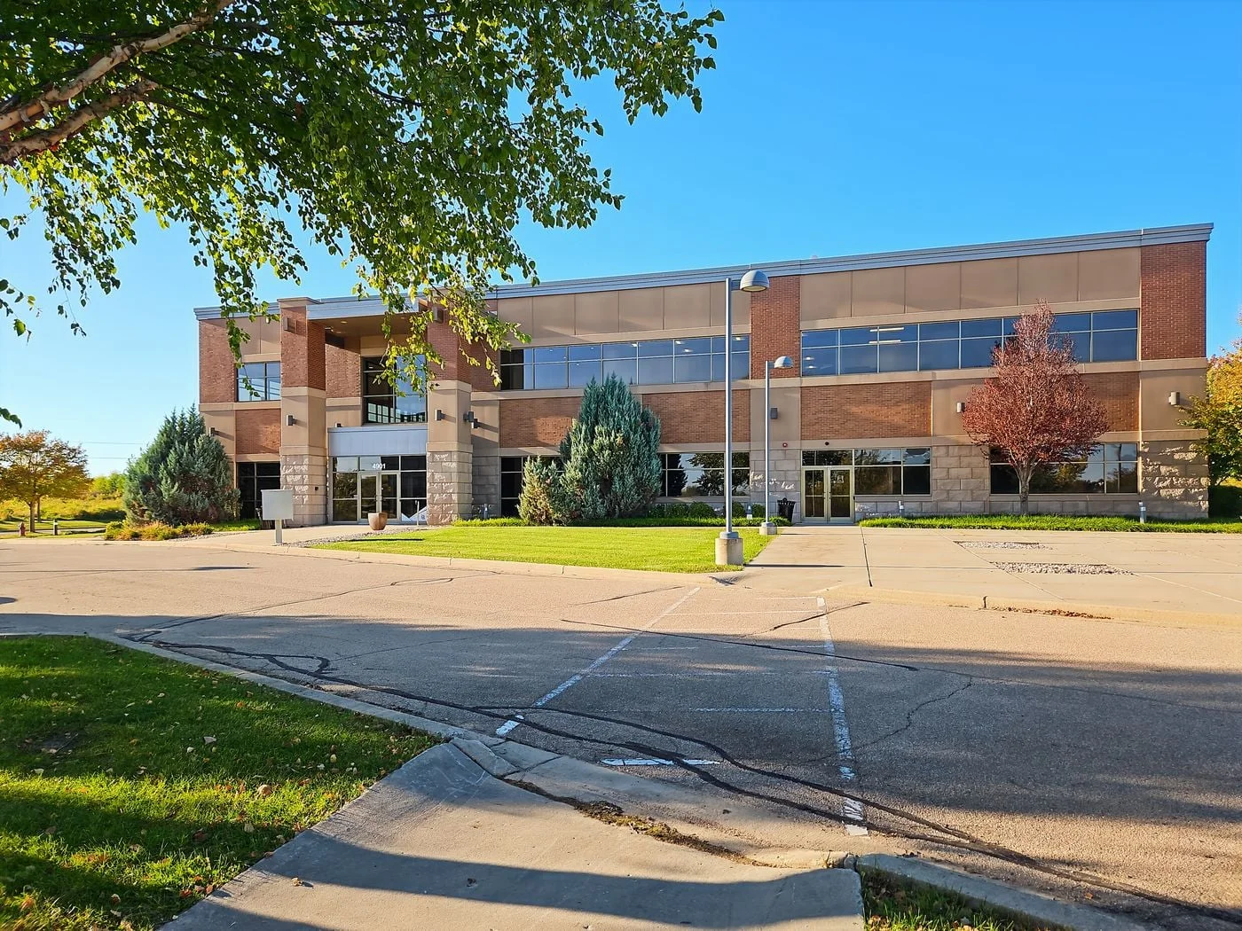 Photo 3 of 4901 Eastpark Blvd, Madison, WI 53718