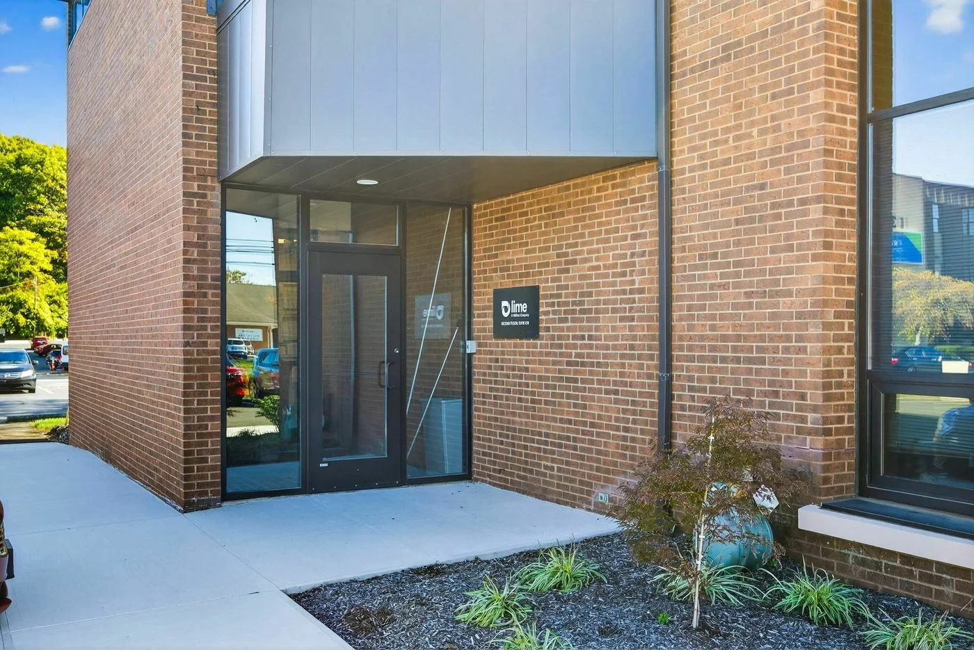 Photo 3 of 1370 Dublin Rd, Columbus, OH 43215