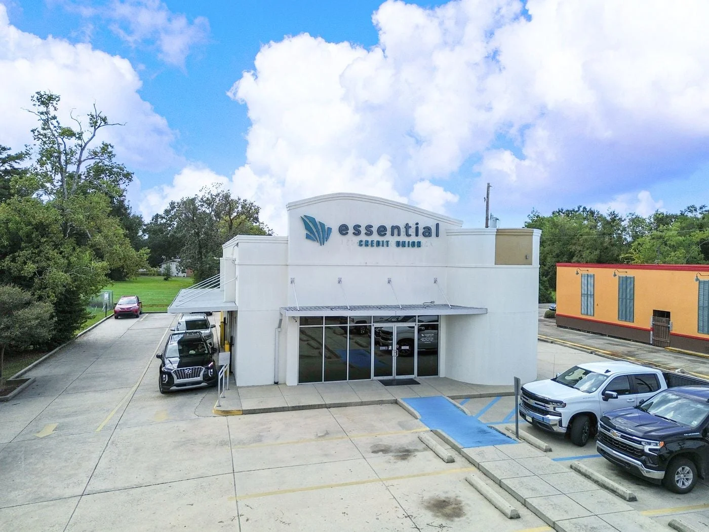 Photo 1 of 1051 N Airline Hwy, Gonzales, LA 70737