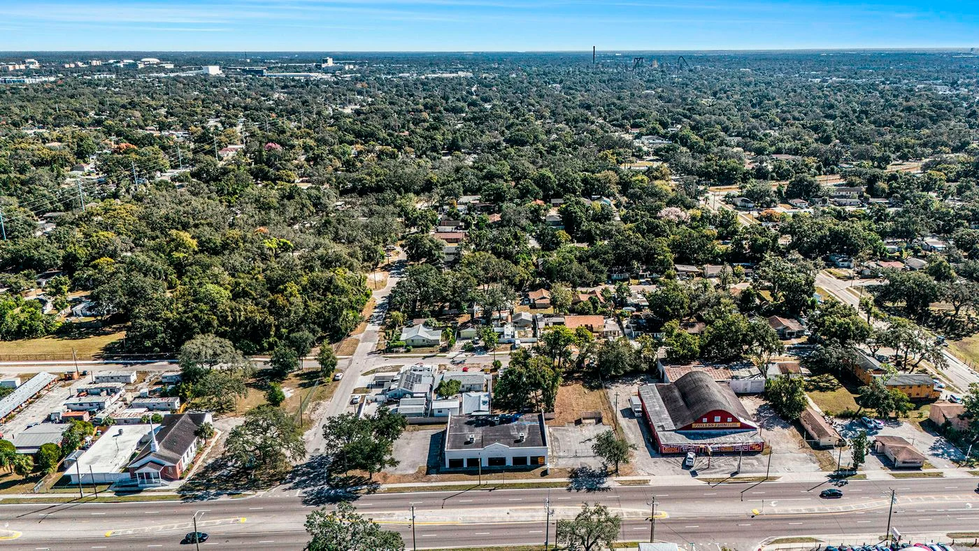 Photo 2 of 10015 N Nebraska Ave, Tampa, FL 33612