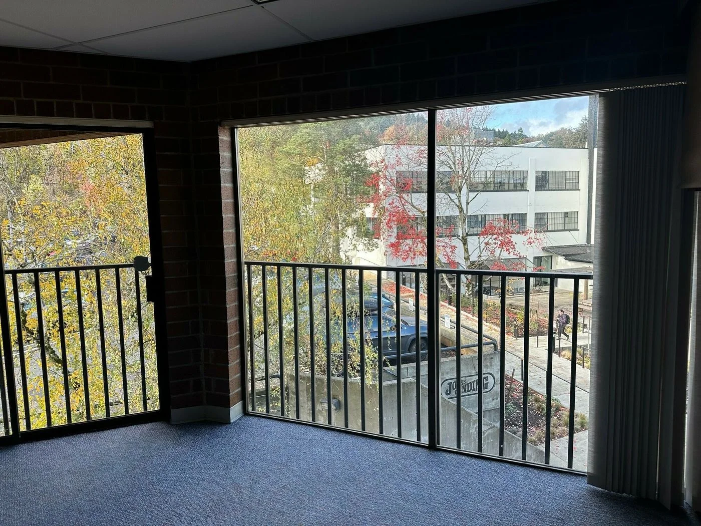 Photo 1 of 5441 S Macadam Ave, Portland, OR 97239