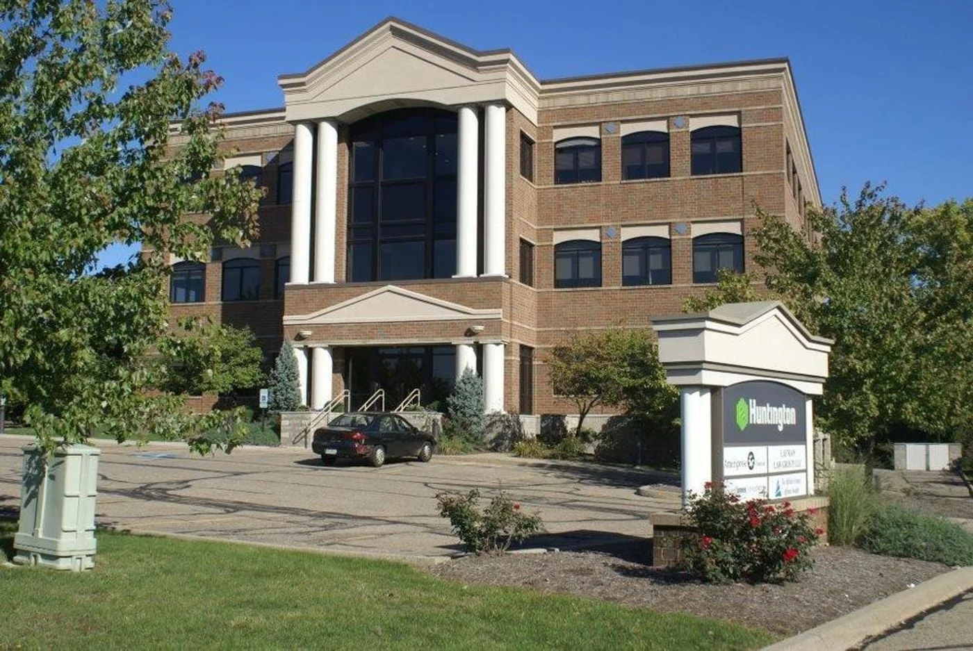 Photo 2 of 4481 Munson St NW, Canton, OH 44718