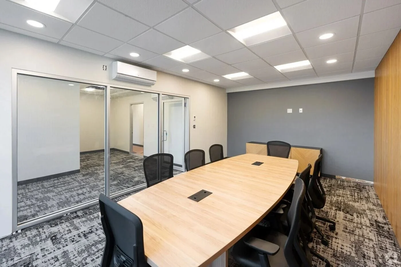 Photo 2 of 1051 Franklin Ave, Garden City, NY 11530