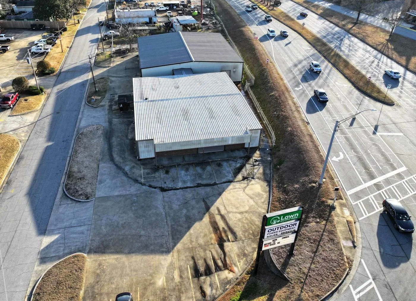 Photo 1 of 5250 Veterans Pkwy, Columbus, GA 31904