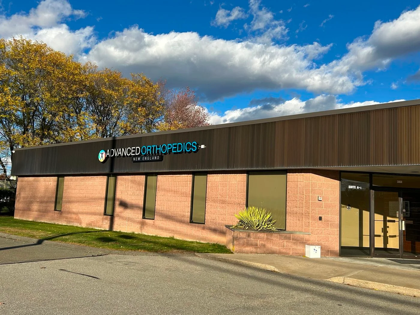 Photo 3 of 1084 Cromwell Avenue, Rocky Hill, CT 06067