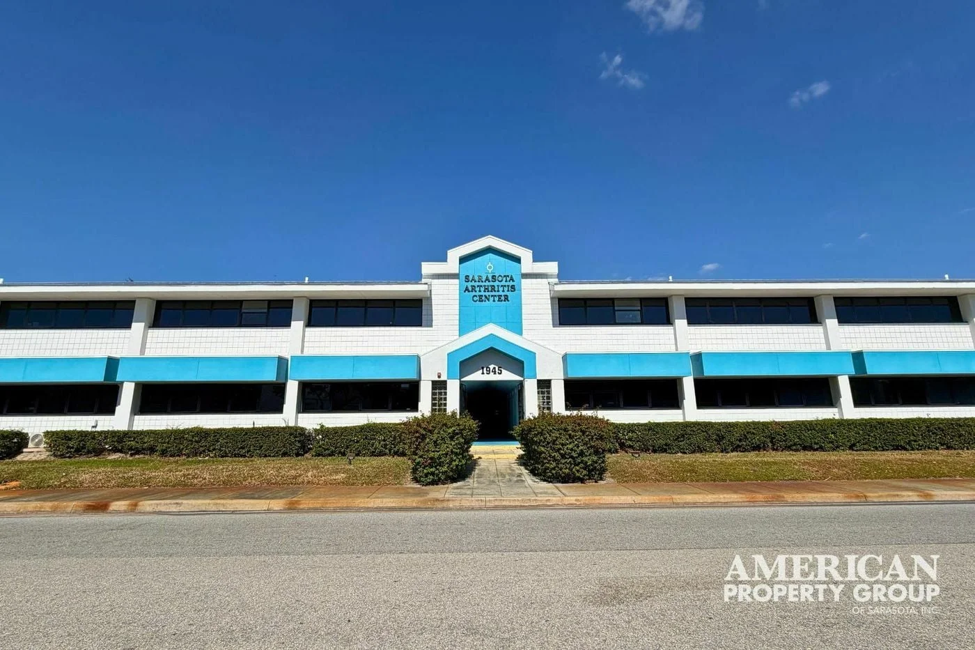 Photo 1 of 1945 Versailles St, Sarasota, FL 34239