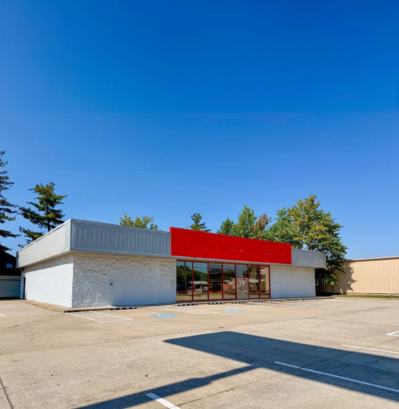 Photo 2 of 100 N Thompson St, Springdale, AR 72764