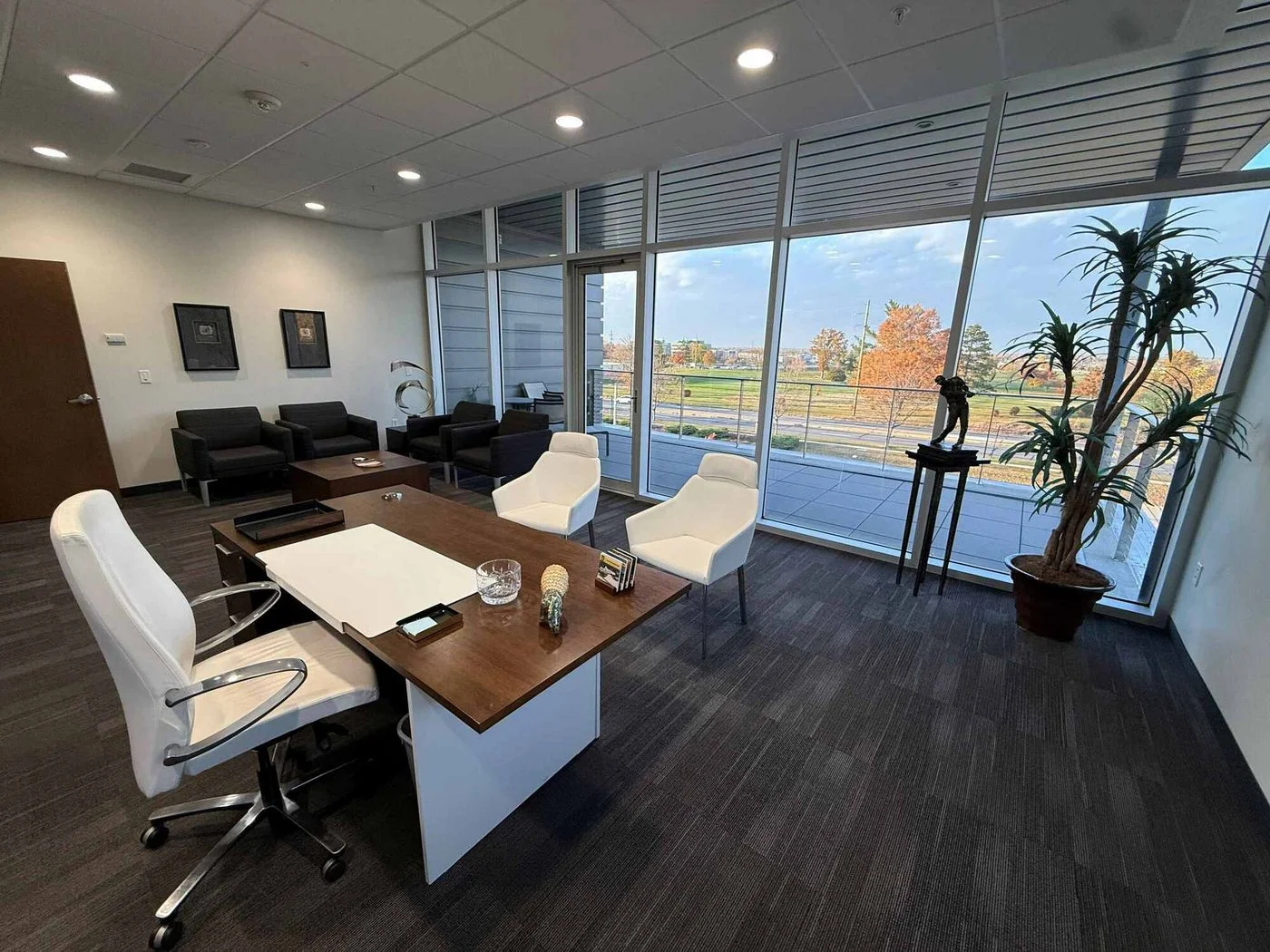 Photo 3 of 4201 42nd St NE, Cedar Rapids, IA 52402