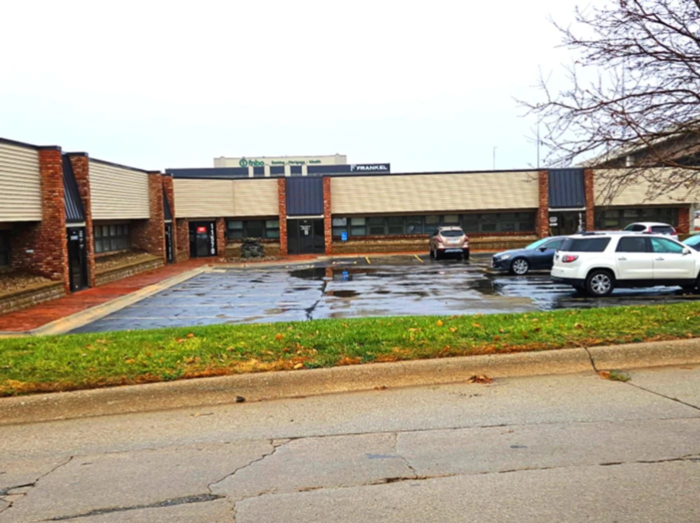 Photo 1 of 11570 W Dodge Rd, Omaha, NE 68154