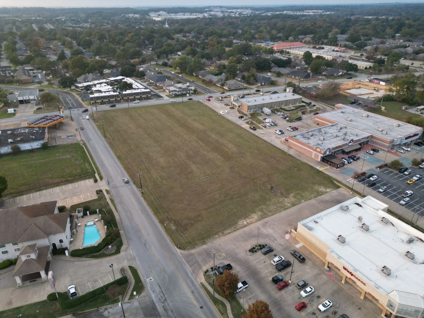 Photo 1 of 213 W Rieck Rd, Tyler, TX 75703