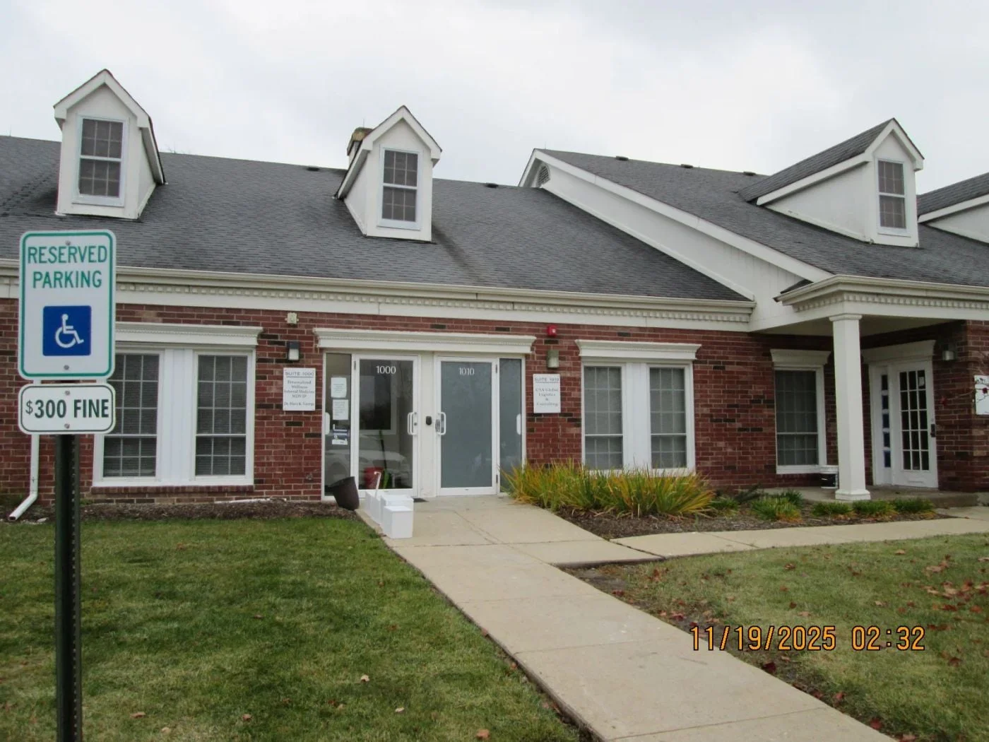 Photo 1 of 33 W Higgins Rd, Barrington, IL 60010