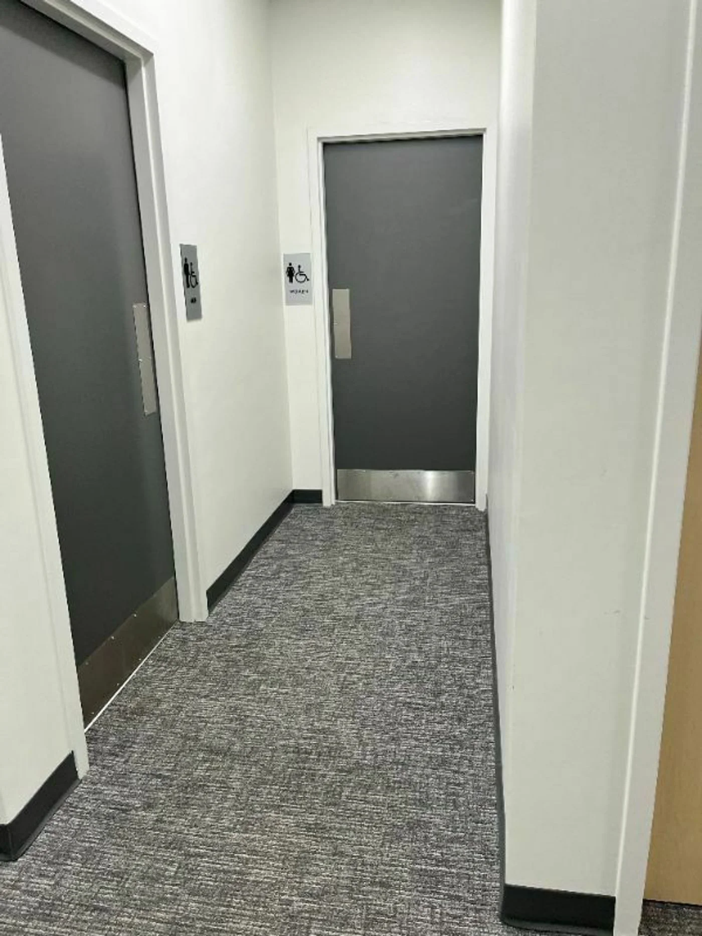 Photo 2 of 702 Oberlin Rd, Raleigh, NC 27605