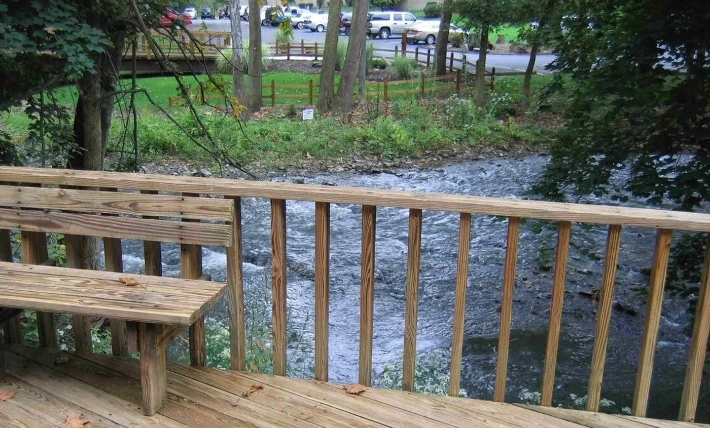 Photo 3 of 4074 Mount Royal Blvd, Allison Park, PA 15101