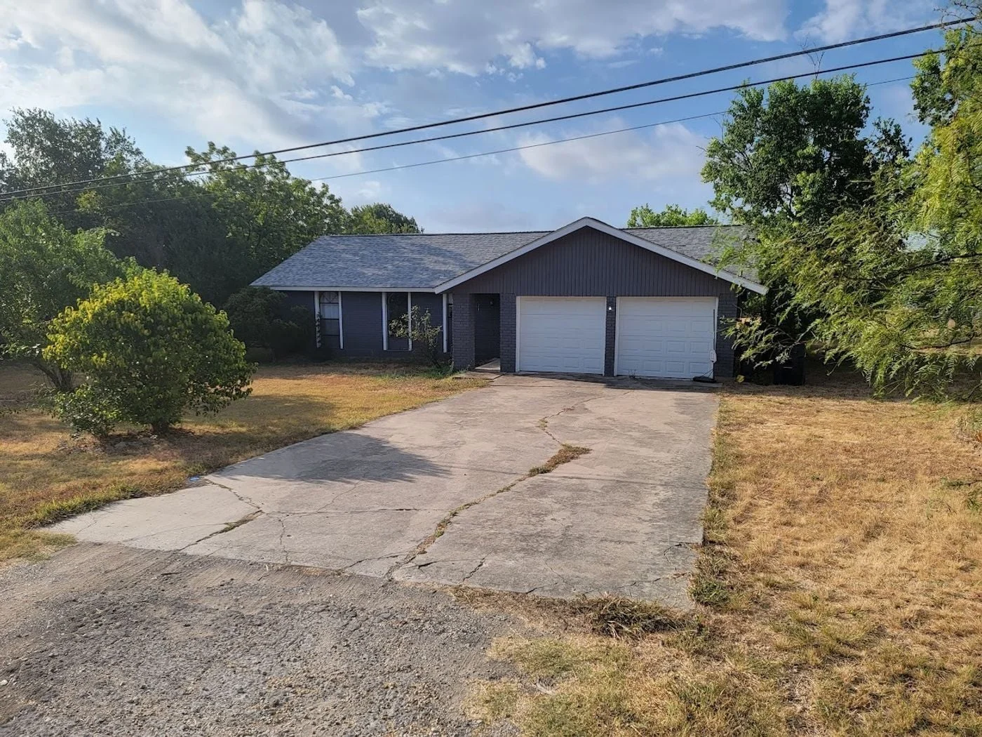 Photo 2 of 820 Stadium Dr, Georgetown, TX 78626