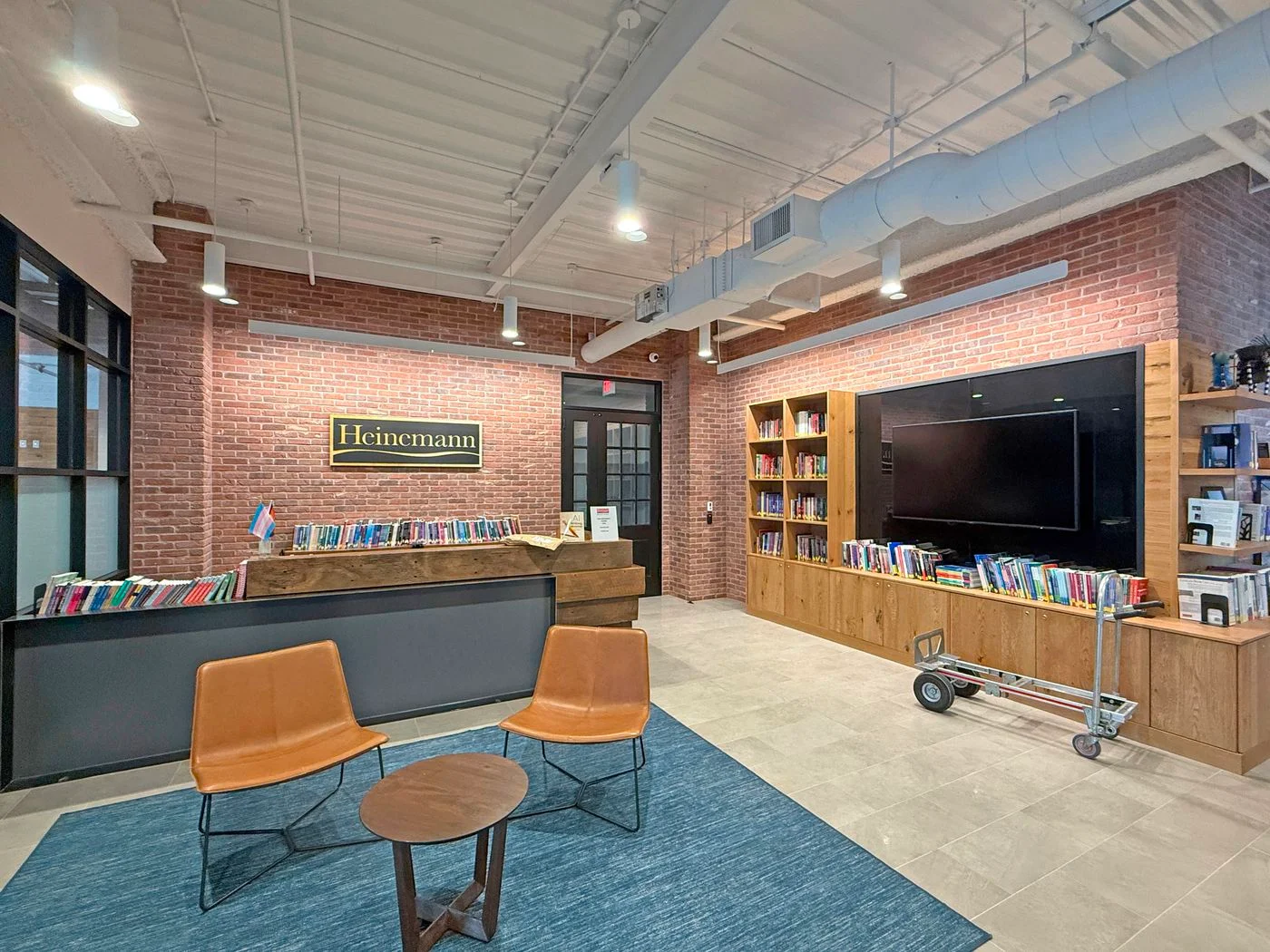 Photo 2 of 145 Maplewood Ave, 3rd Floor, Portsmouth, NH 03801