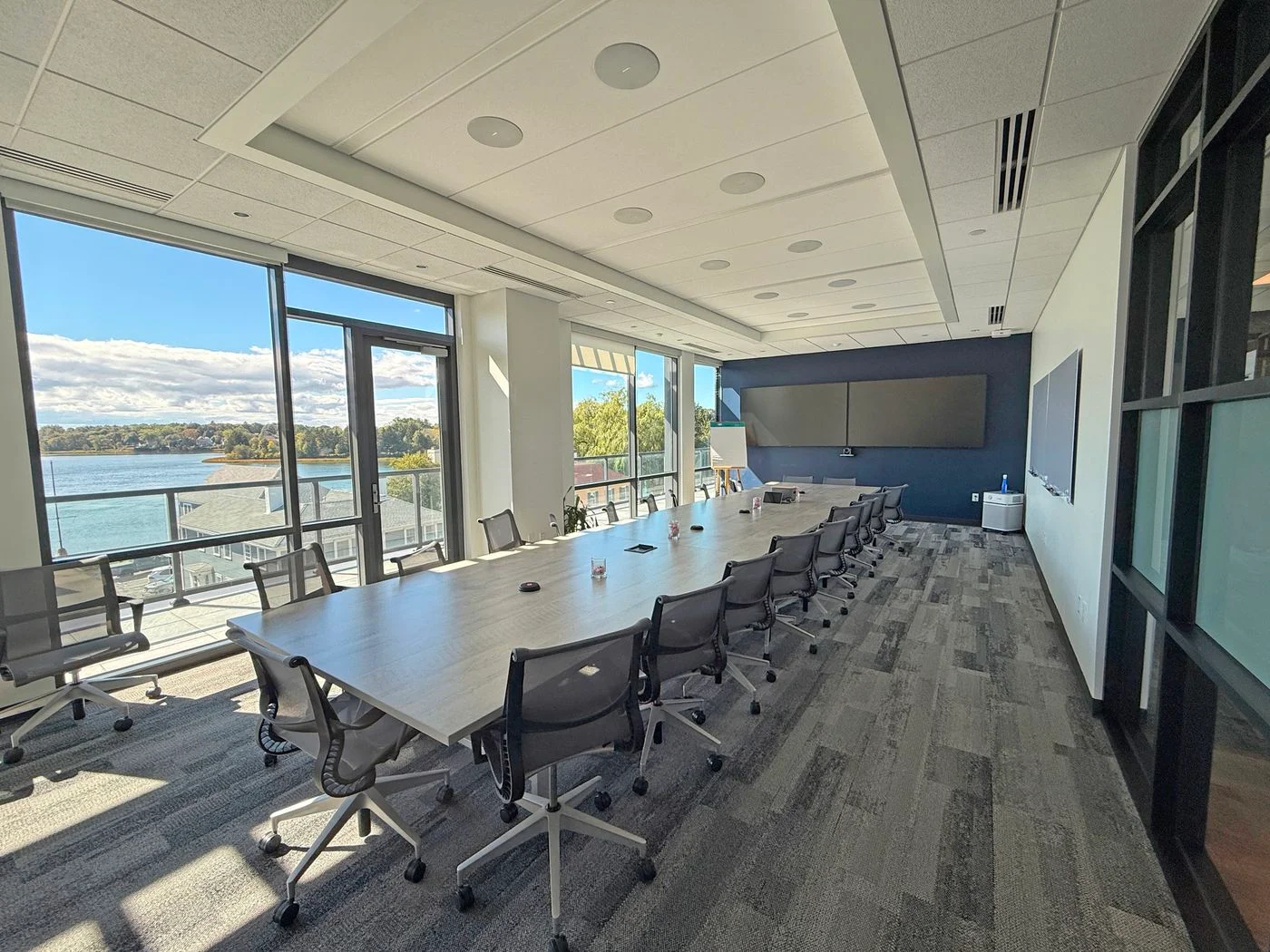 Photo 3 of 145 Maplewood Ave, 3rd Floor, Portsmouth, NH 03801