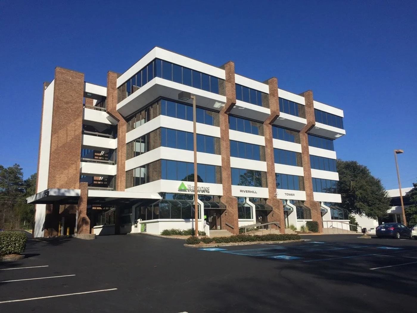 Photo 2 of 1675 Lakeland Drive, Jackson, MS 39216