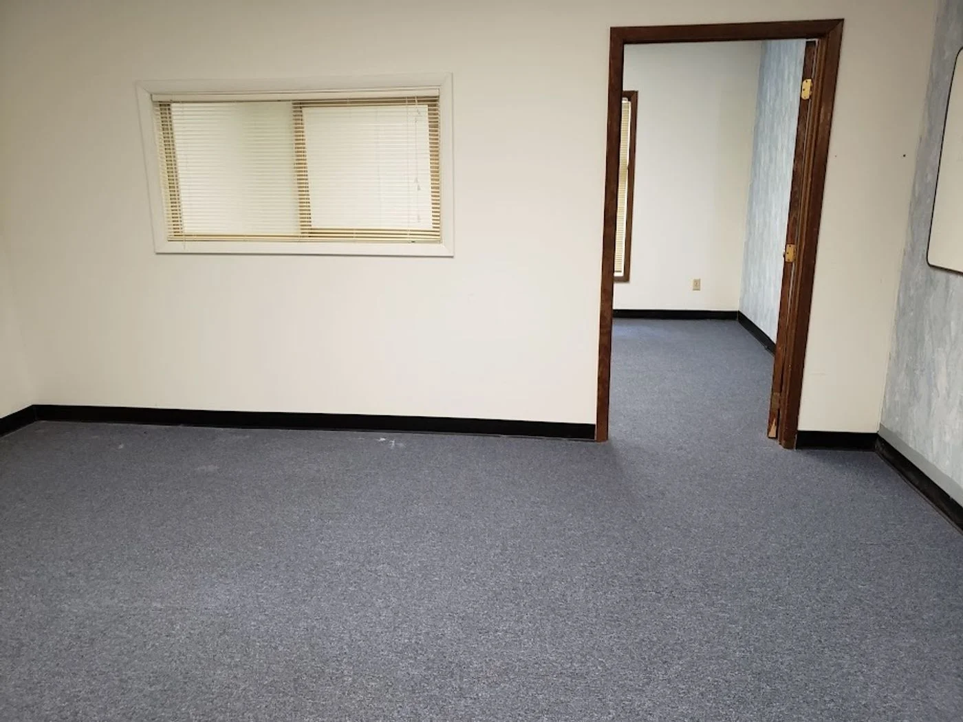 Photo 3 of 2234 S Hamilton, suite 103, Columbus, OH 43232