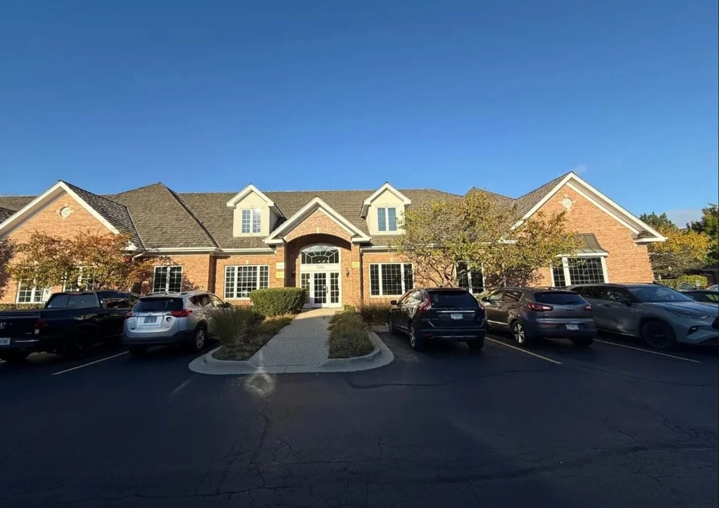 Photo 1 of 708 Florsheim Dr, Libertyville, IL 60048