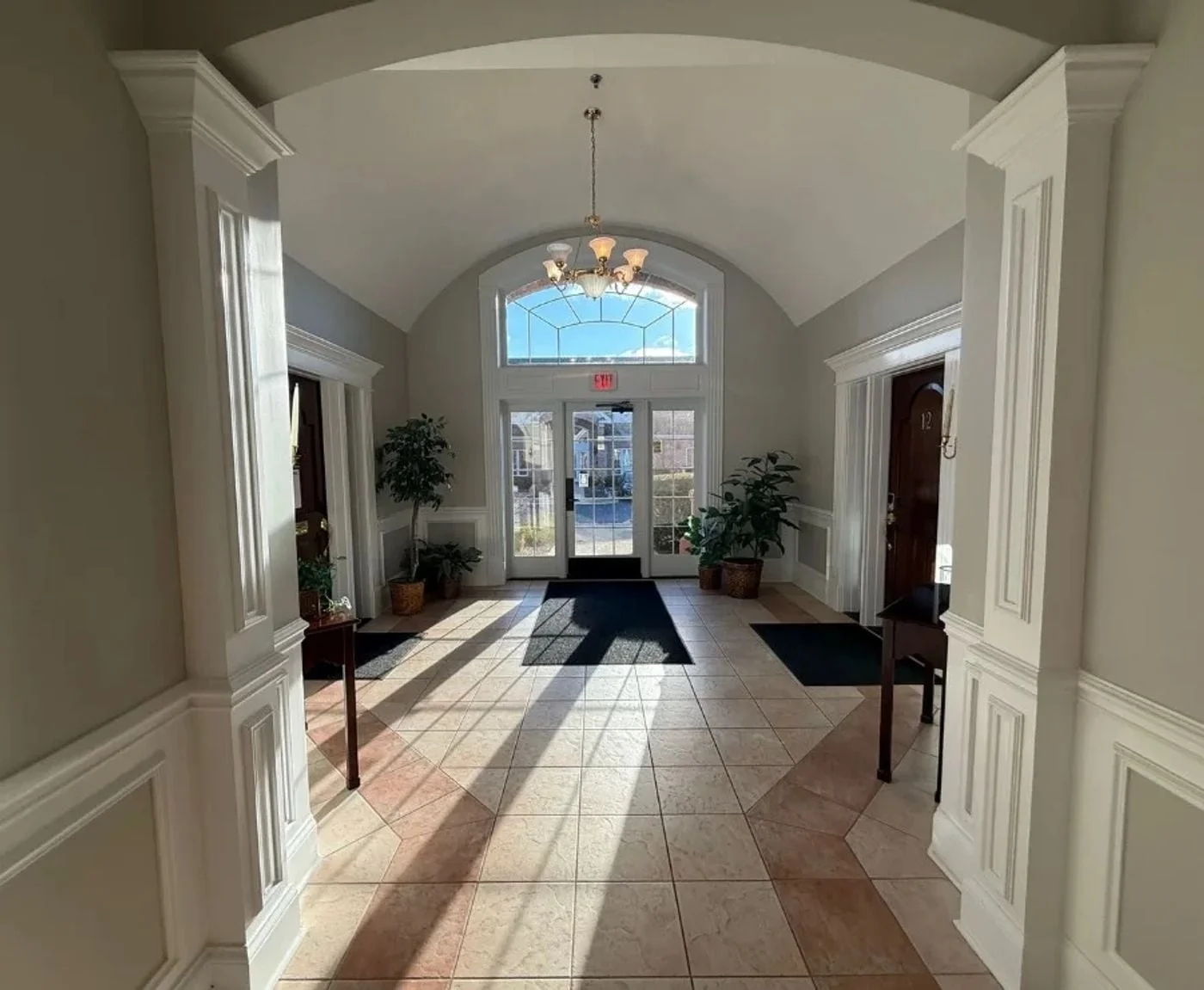 Photo 2 of 708 Florsheim Dr, Libertyville, IL 60048