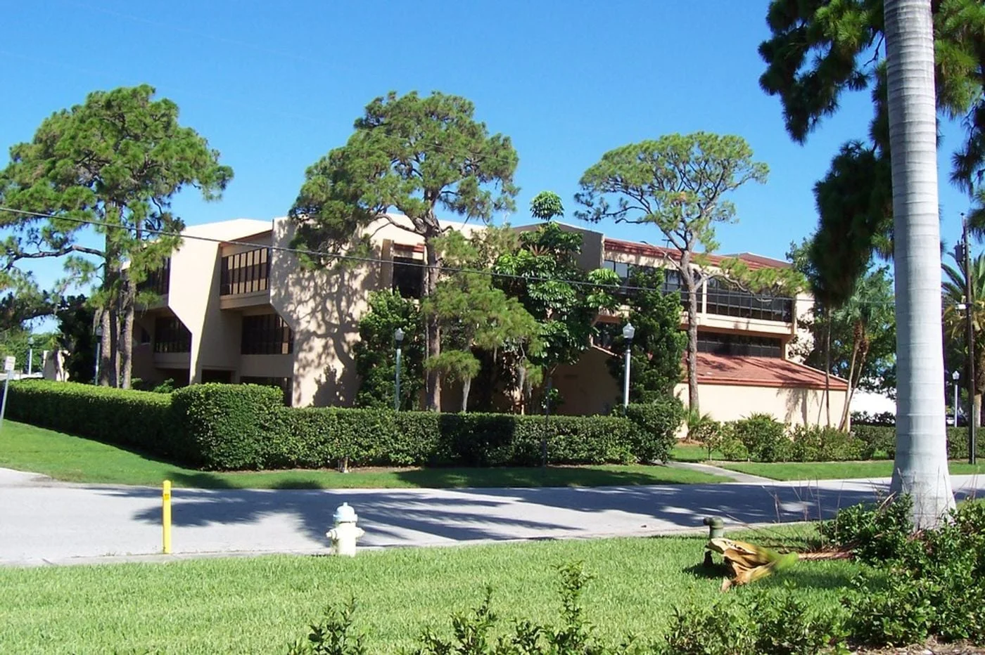 Photo 3 of 2650 Bahia Vista St, Sarasota, FL 34239