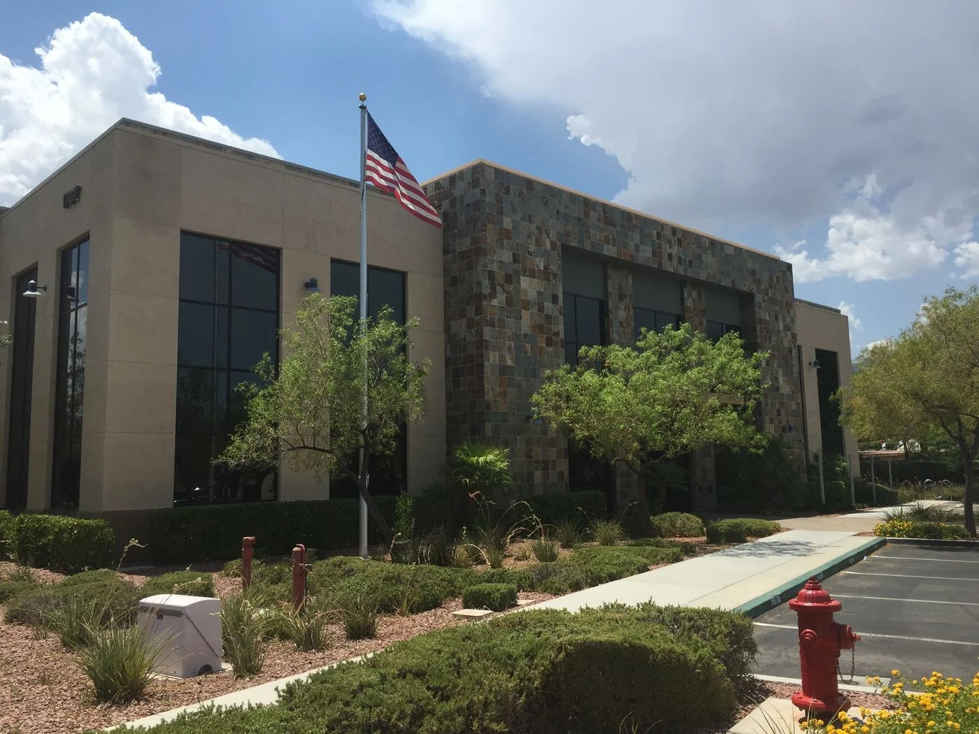 Photo 3 of 1707 Village Center Cir, Las Vegas, NV 89134