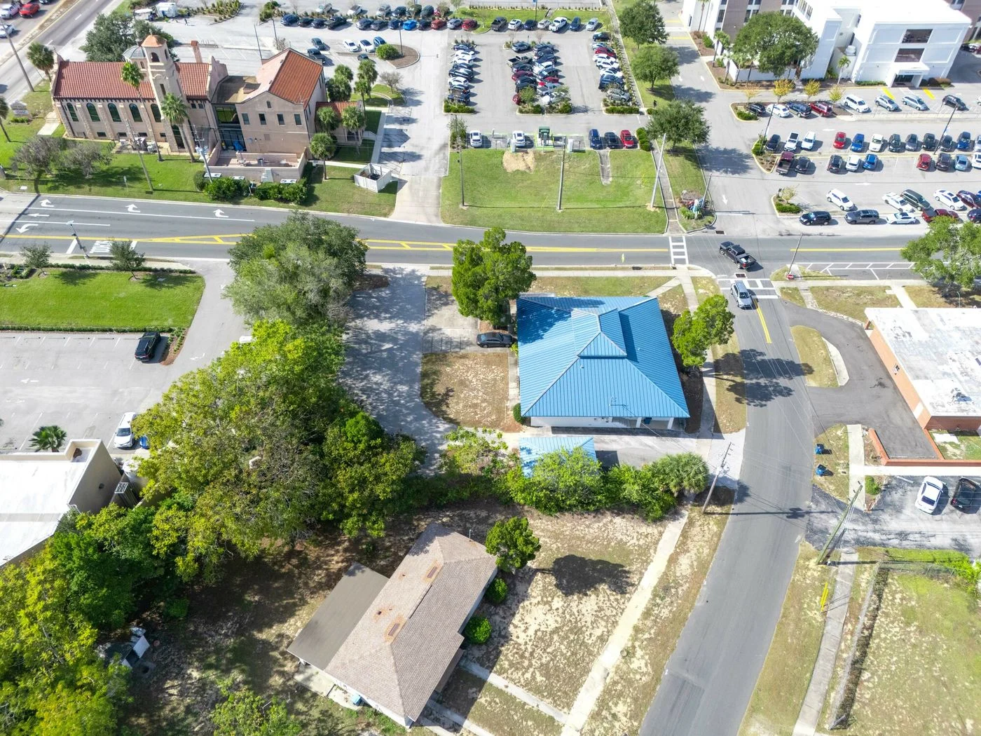 Photo 3 of 441 11th St, Lake Wales, FL 33853