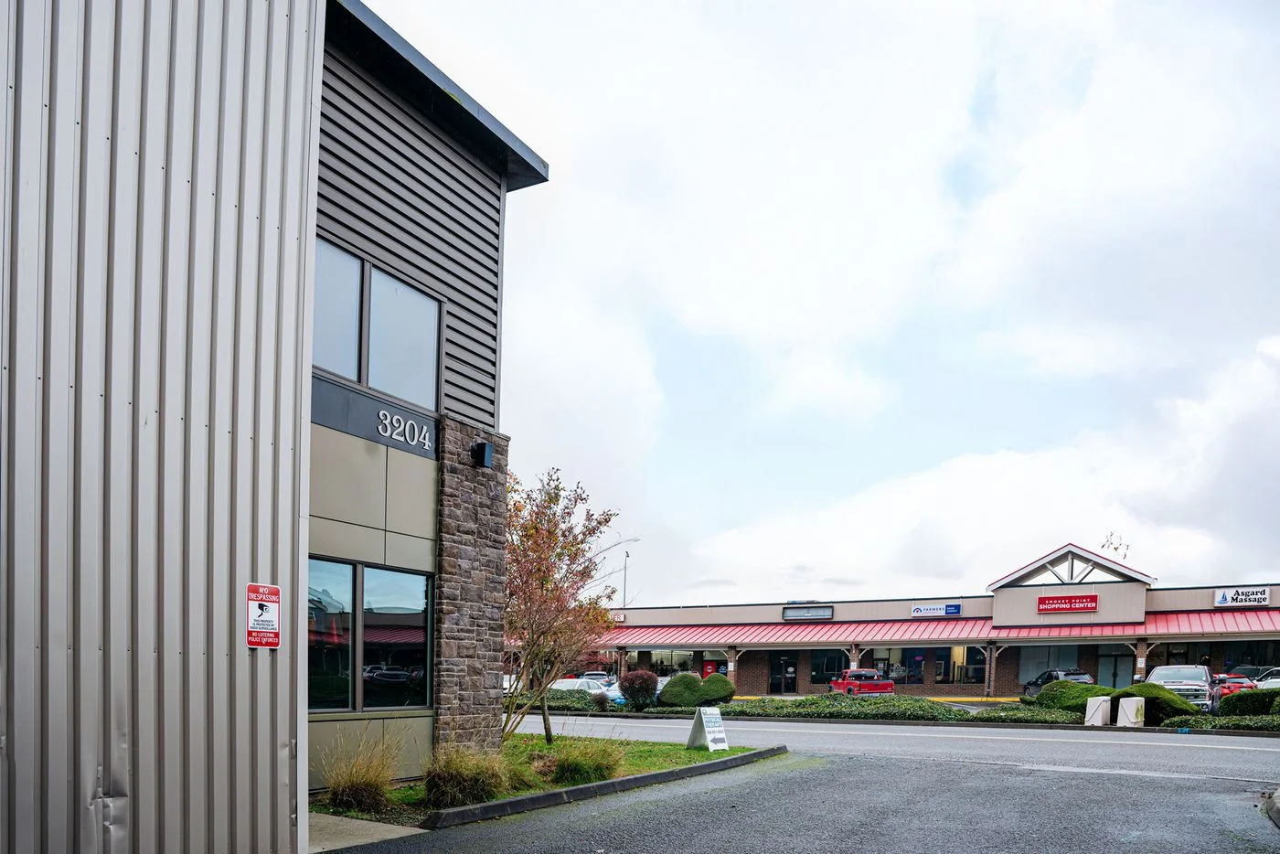 Photo 3 of 3204 Smokey Point Dr, Arlington, WA 98223