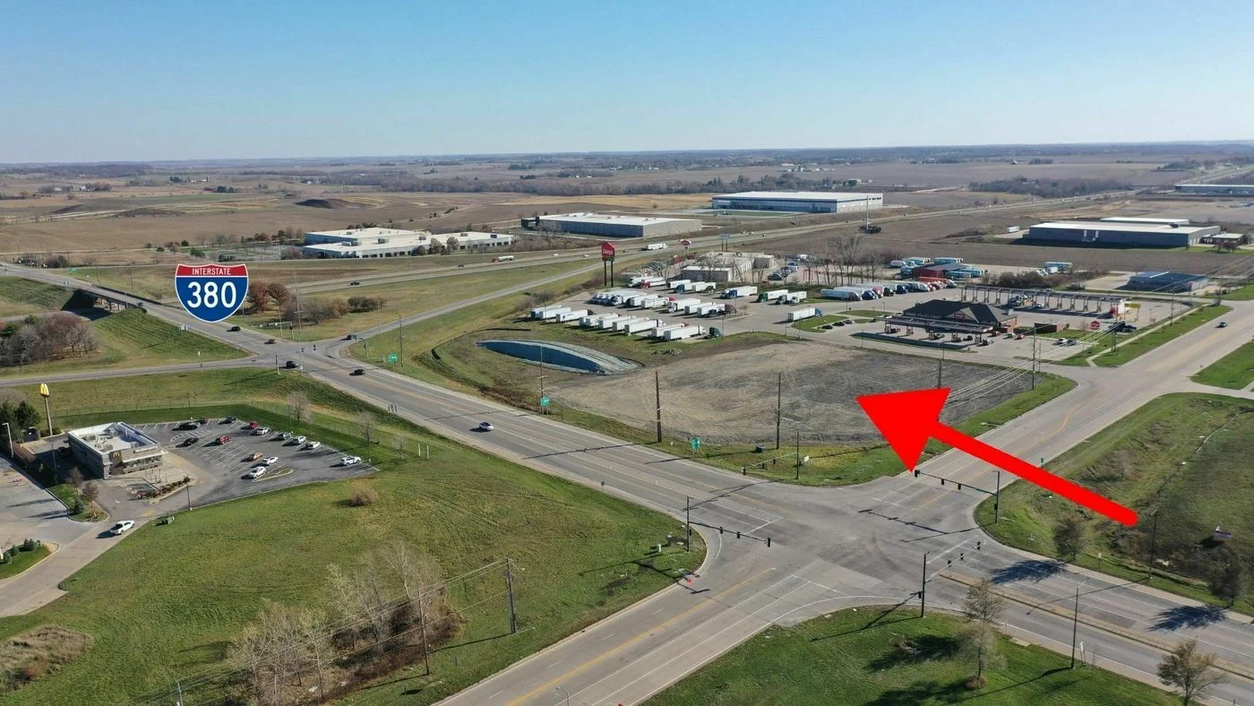 Photo 1 of 8905 6th St SW, Cedar Rapids, IA 52404