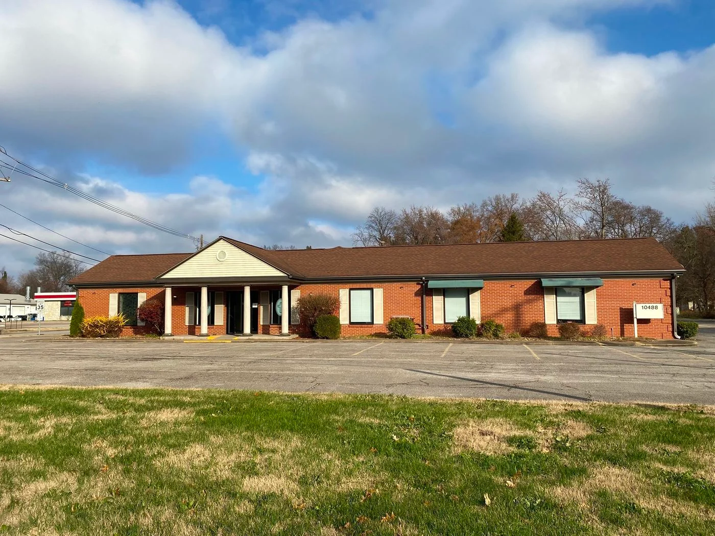 Photo 2 of 10488 Newburgh Road, Newburgh, IN 47630