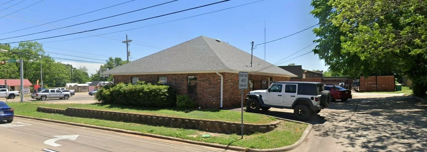 Photo 3 of 2501 Summerhill Rd, Texarkana, TX 75501