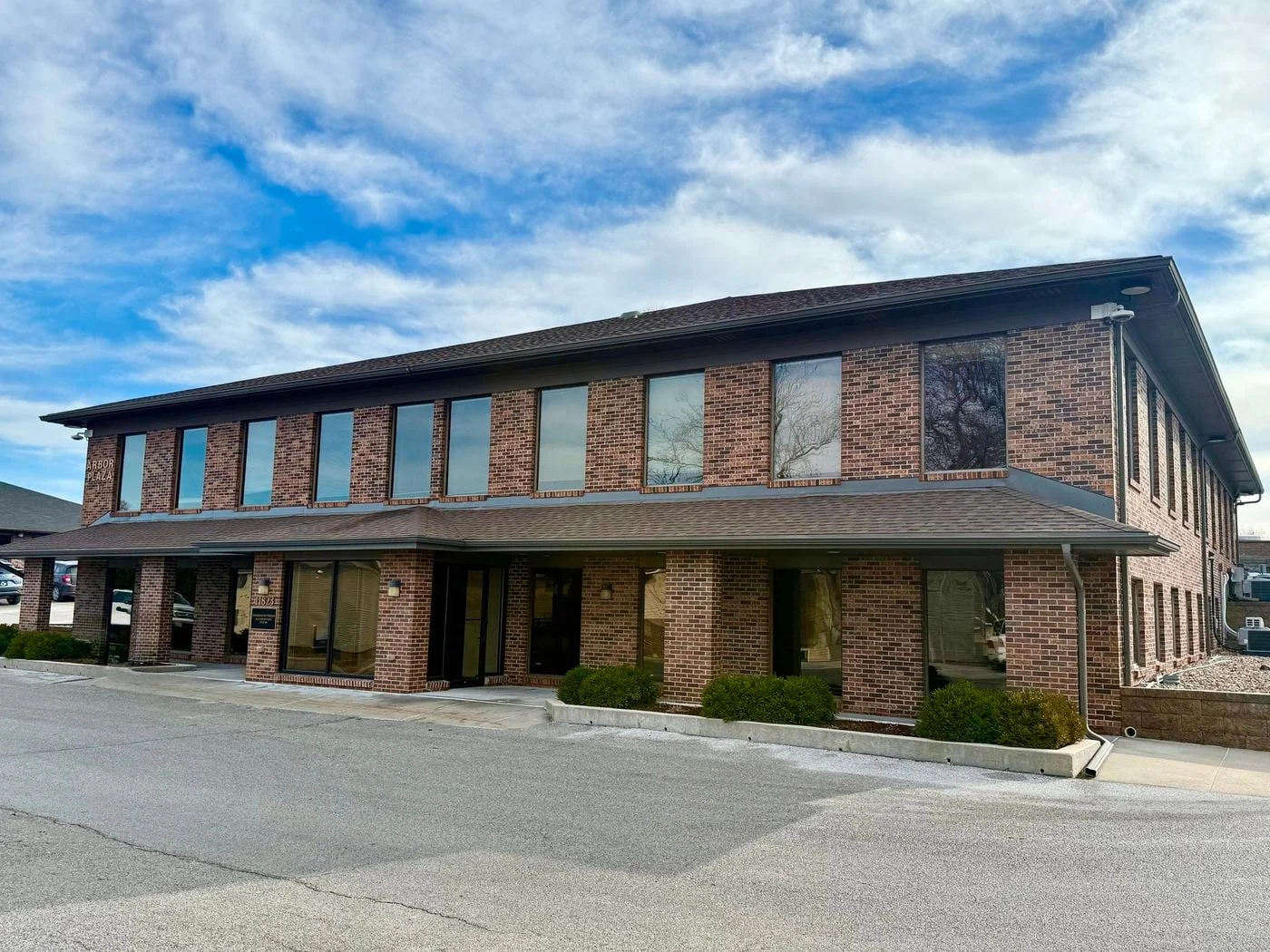 Photo 1 of 11823 Arbor St, Omaha, NE 68144