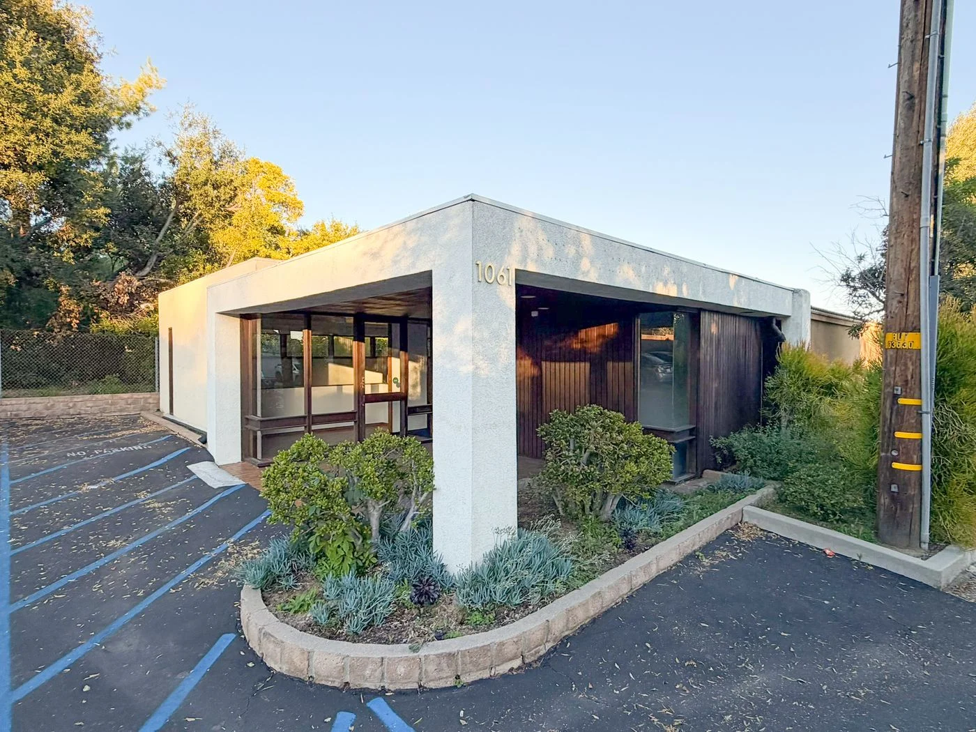 Photo 1 of 1061 Valley Sun Lane, La Cañada Flintridge, CA 91011