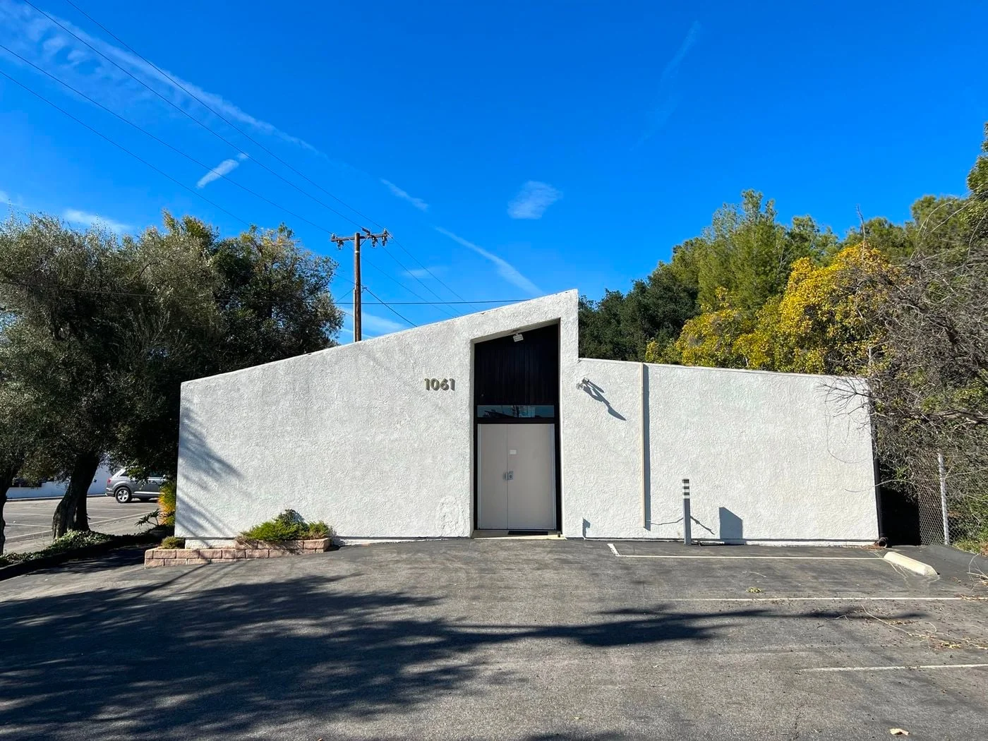 Photo 3 of 1061 Valley Sun Lane, La Cañada Flintridge, CA 91011