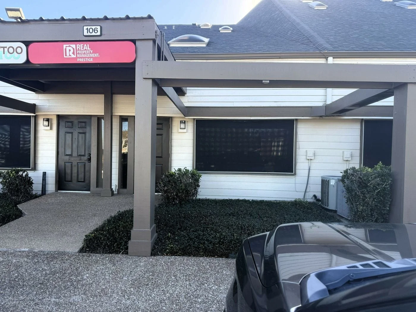 Photo 1 of 17300 Saturn Ln, Houston, TX 77058