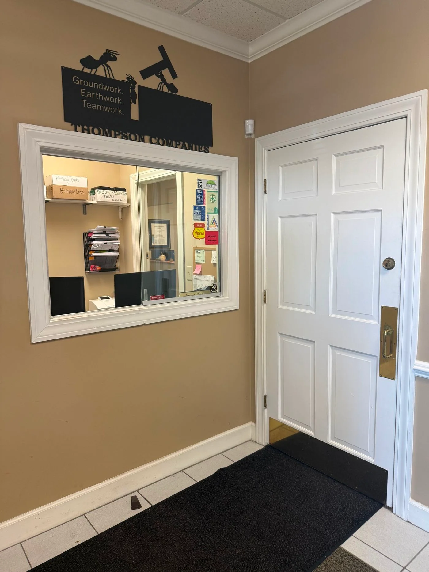 Photo 3 of 3691 Paramount Dr, North Charleston, SC 29405