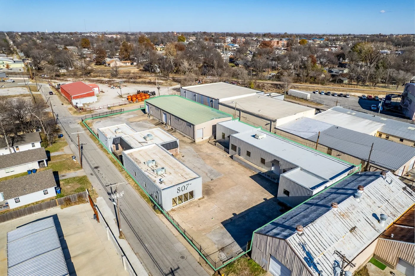 Photo 2 of 807 S Xanthus Pl, Tulsa, OK 74104