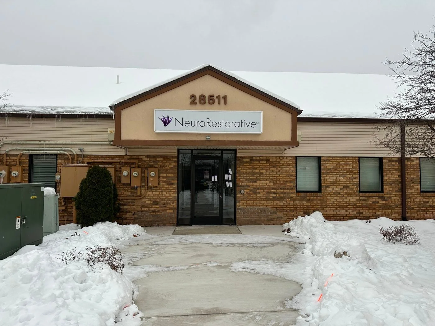 Photo 2 of 28511 Orchard Lake Rd, Farmington Hills, MI 48336