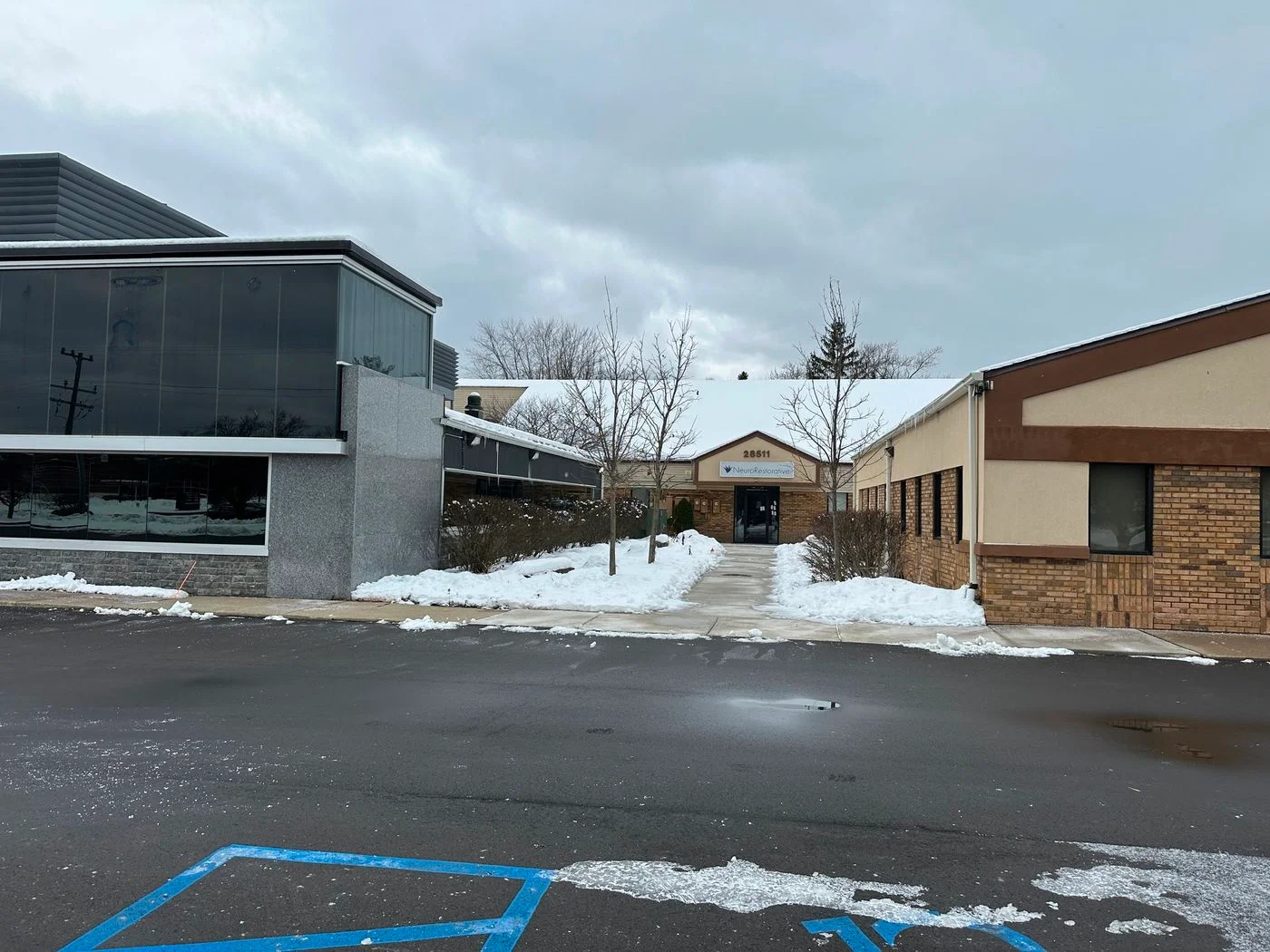 Photo 3 of 28511 Orchard Lake Rd, Farmington Hills, MI 48336